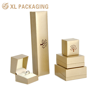 acheter Logo personnalisé Boîte de bijoux en cuir PU pour emballage Pendentif Bracelet Bracelet Collier fabrication en ligne