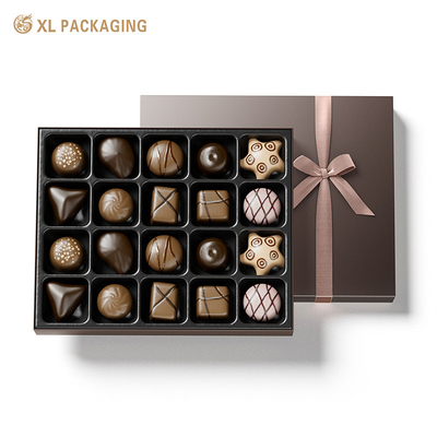acheter Boîtes cadeaux rigides de chocolat personnalisées simples rouges ou noires avec insertion en papier et bandeau online manufacture