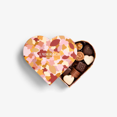 acheter Boîte cadeau en papier en forme de cœur de qualité alimentaire avec insert Boîtes rigides recyclables avec ruban pour chocolat online manufacture