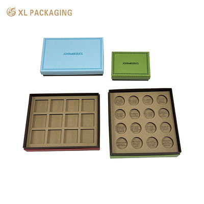 Couvercle et base en 2 pièces, emballage de chocolat de luxe avec logo UV et estampage doré, plateau intérieur Kraft à 9 cavités carrées