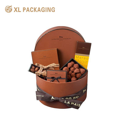 Boîte cadeau de chocolat ronde de style français en 2 pièces tube d'emballage cylindrique brun avec logo en feuille d'or et ruban satiné