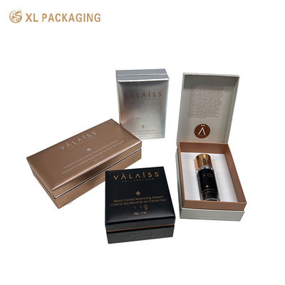 Boîte de papier cosmétique à charnière avec étiquetage en feuille d'or rose, revêtement en mousse floquée personnalisé et papier métallique mat pour emballage de soins de la peau