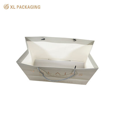 Sacs en papier d'art blanc rigide avec logo personnalisé XL - Emballage de luxe pour le shopping avec poignées découpées, revêtement résistant aux rayures, conception facile à transporter, durable pour les cadeaux lourds, élégant pour les expériences de marque