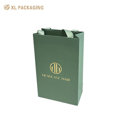 Logo en feuille d'or personnalisé Sauge mat vert glacé Sac cadeau en papier d'art avec poignées de ruban satiné large correspondant à la couleur