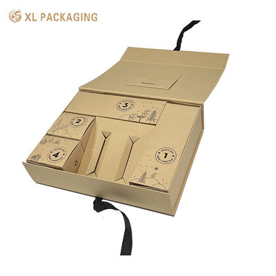 Boîte cadeau en papier kraft pliable écologique avec plateau incliné et fermeture à ruban