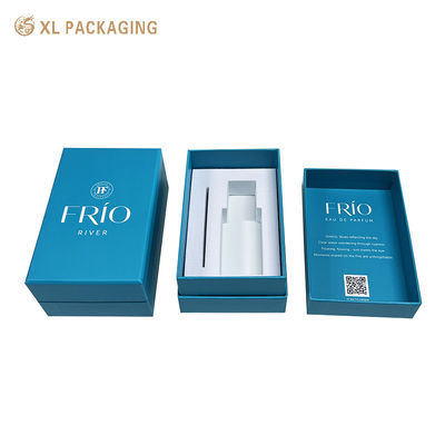 Boîte de parfum personnalisée avec insert en mousse.