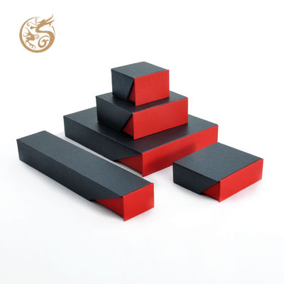 Boîte cadeau de bijoux de tiroir personnalisé, boîte à glissière rigide en papier noir rouge texturé spécial avec insert de velours élastique pour bracelet de collier