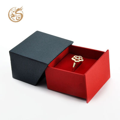 Boîte-cadeau personnalisée en gros pour tiroir, boîte à bijoux rigide à côté biseauté avec papier spécial noir, insert en velours pour bague