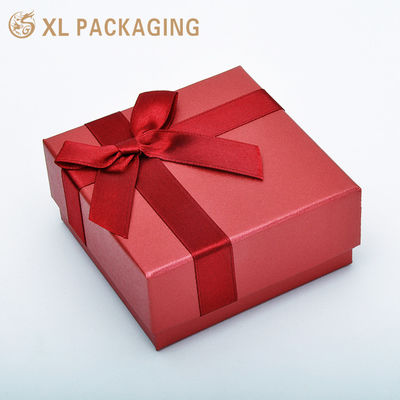 Boîte cadeau de bijoux personnalisée avec nœud en ruban rouge, boîte rigide à couvercle et base en 2 pièces avec insert en mousse noire pour bague et boucle d'oreille