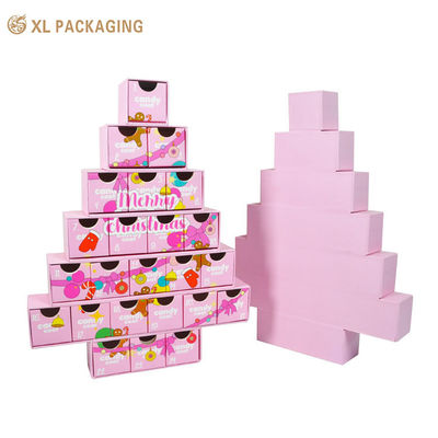Boîte de calendrier d'Avent en forme d'arbre de Noël personnalisée, structure en 7 couches, 24 pièces 350 grammes de tiroirs de cartes roses, finition mate pour le vernis à ongles et le ensemble de cadeaux de beauté