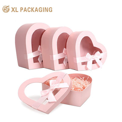 Boîte cadeau rigide en forme de cœur personnalisée avec fenêtre en PET en carton gris de 2 mm et bande de satin pour emballage cosmétique