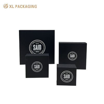 Boîte à chocolat à fermeture magnétique à logo personnalisé avec papier texturé en lin et insertion multi-slot à découpe pour emballage de cigares premium