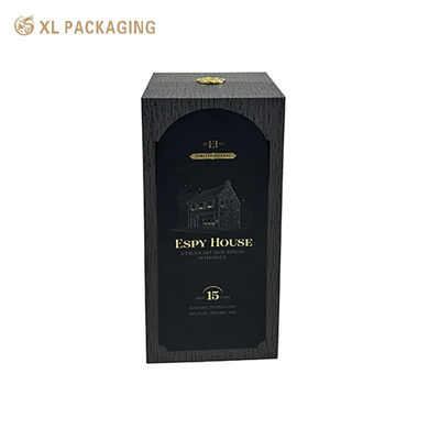 Coffret cadeau whisky avec charnière personnalisée, finition soft touch, dorure à chaud et insert en EVA personnalisé pour emballage d'alcool