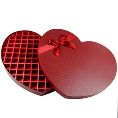 Coffret cadeau chocolat personnalisé en forme de cœur avec emballage recyclable de qualité alimentaire et nœud en ruban personnalisable